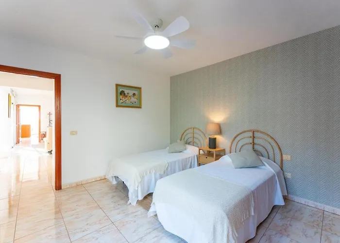 Villa Evita Private Pool, Jacuzzi & Sea Views *