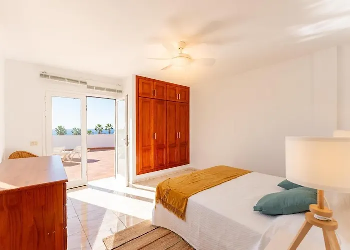 Evita Private Pool, Jacuzzi & Sea Views *