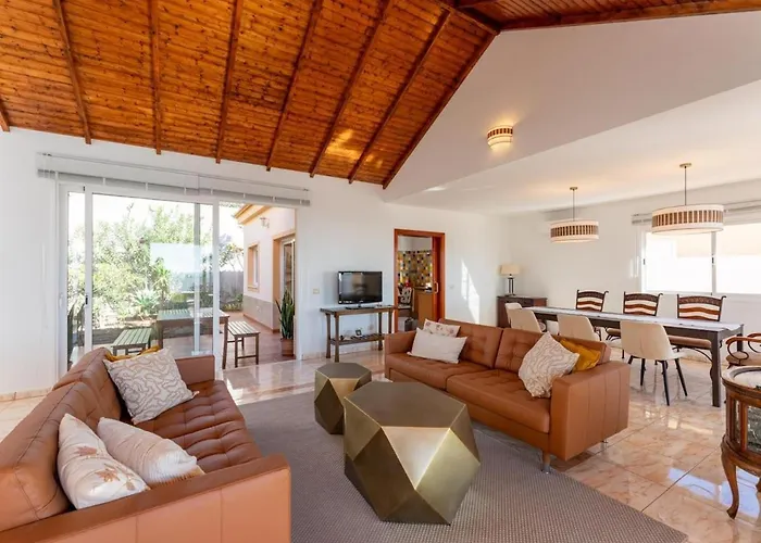 Evita Private Pool, Jacuzzi & Sea Views