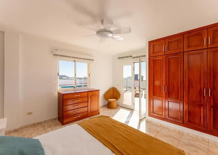 Вилла Evita Private Pool, Jacuzzi & Sea Views Адехе