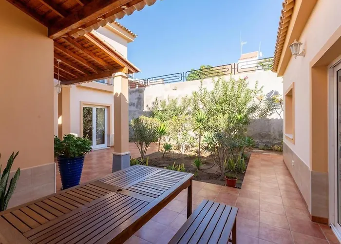 Вилла Evita Private Pool, Jacuzzi & Sea Views