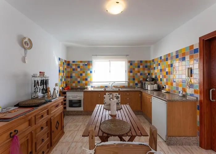 Вилла Evita Private Pool, Jacuzzi & Sea Views *