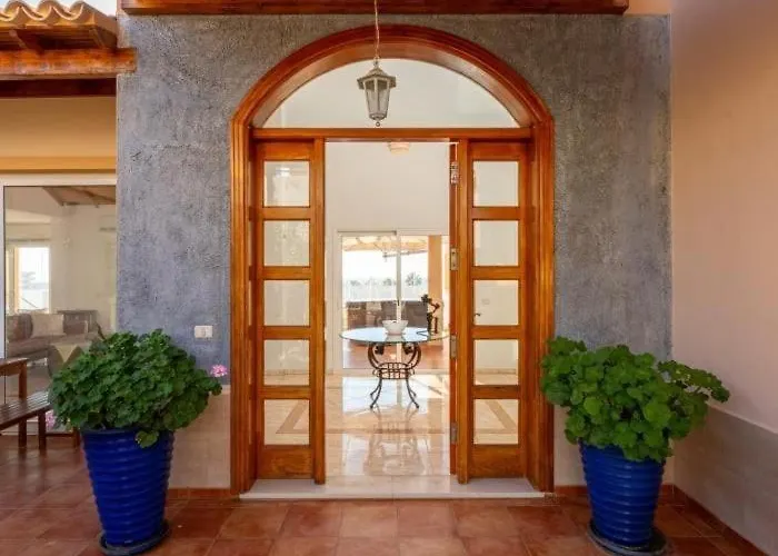 Evita Private Pool, Jacuzzi & Sea Views Вилла Адехе