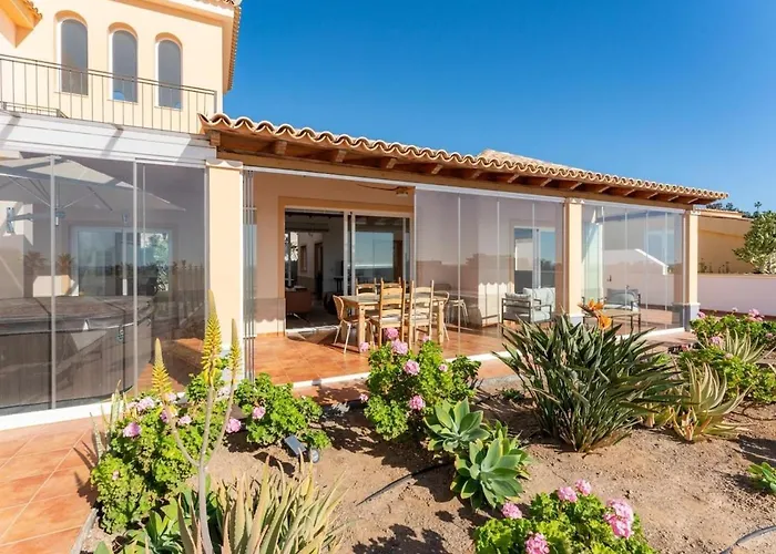 Вилла Evita Private Pool, Jacuzzi & Sea Views Адехе