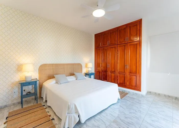 Evita Private Pool, Jacuzzi & Sea Views Адехе