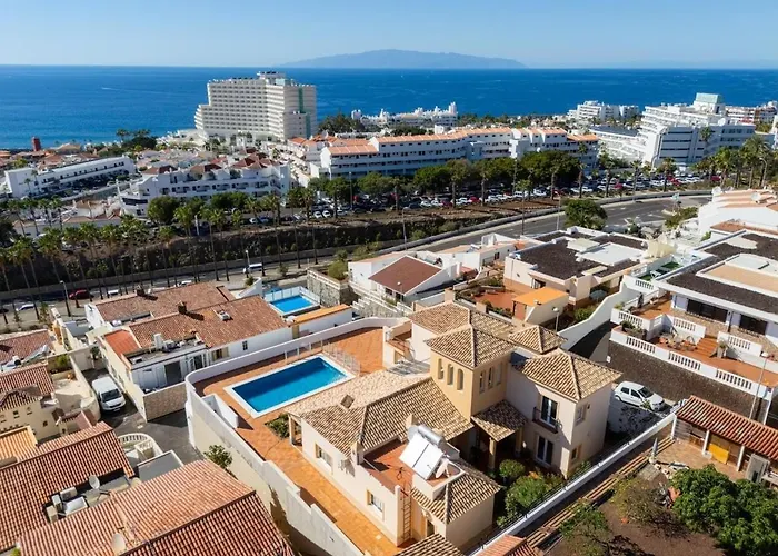 Вилла Evita Private Pool, Jacuzzi & Sea Views