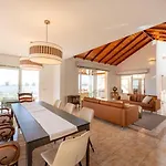 Evita Private Pool, Jacuzzi & Sea Views Вілла *