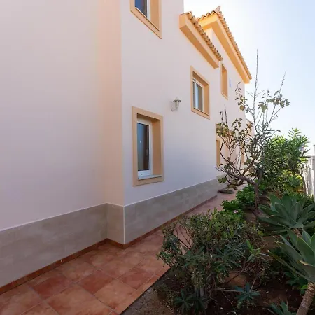 Evita Private Pool, Jacuzzi & Sea Views אדחה