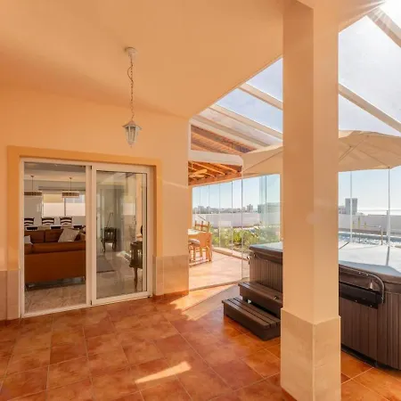 Evita Private Pool, Jacuzzi & Sea Views וילה אדחה