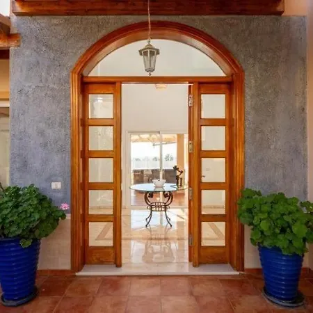 Evita Private Pool, Jacuzzi & Sea Views וילה אדחה