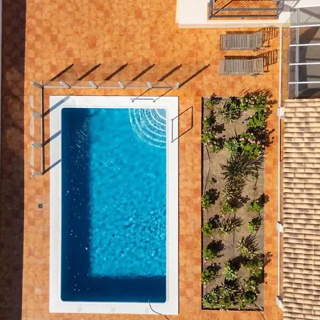Evita Private Pool, Jacuzzi & Sea Views אדחה