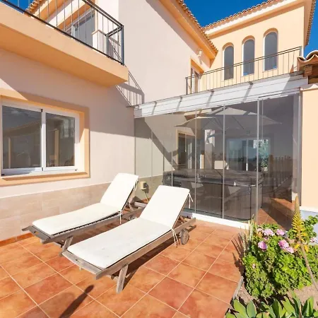 Evita Private Pool, Jacuzzi & Sea Views