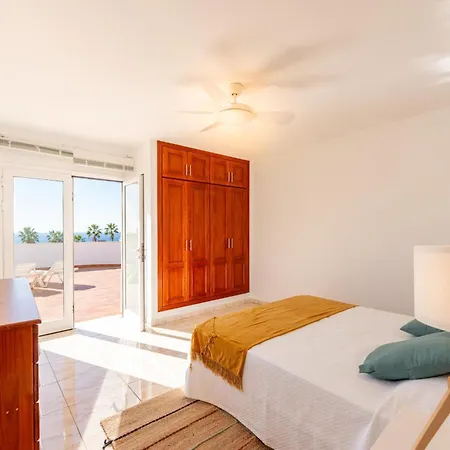 Evita Private Pool, Jacuzzi & Sea Views וילה אדחה