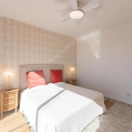 Evita Private Pool, Jacuzzi & Sea Views וילה