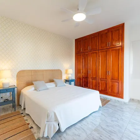 Evita Private Pool, Jacuzzi & Sea Views אדחה