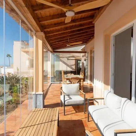 וילה Evita Private Pool, Jacuzzi & Sea Views אדחה