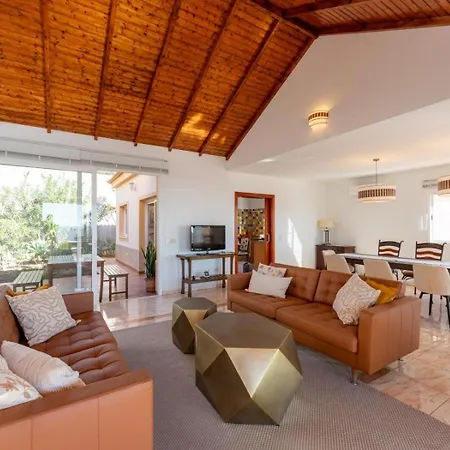 Evita Private Pool, Jacuzzi & Sea Views