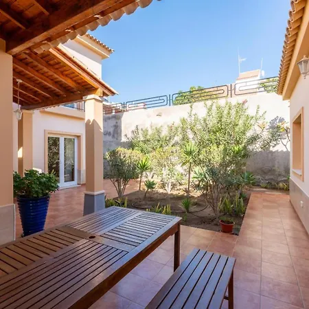 Evita Private Pool, Jacuzzi & Sea Views וילה