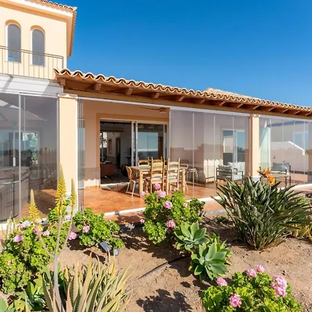 וילה Evita Private Pool, Jacuzzi & Sea Views אדחה