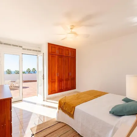 Evita Private Pool, Jacuzzi & Sea Views וילה אדחה