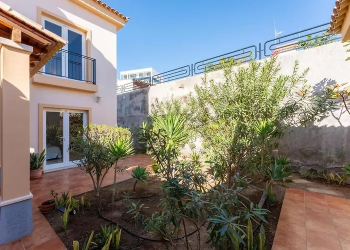 Evita Private Pool, Jacuzzi & Sea Views *