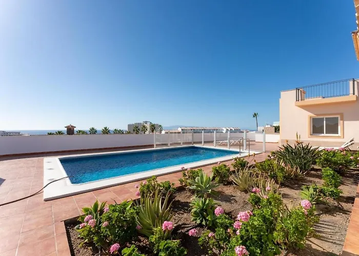 Evita Private Pool, Jacuzzi & Sea Views Villa *